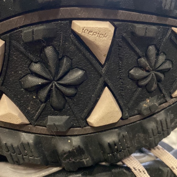 The North Face chilkat ll Gray and Black Winter Boots 200 g of primaloft - Picture 4 of 11